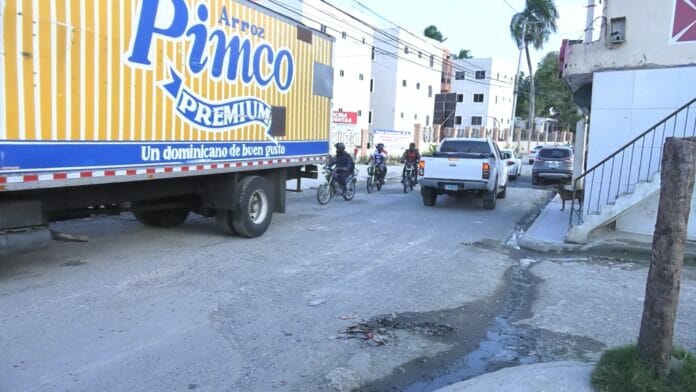 En estado intransitables algunas calles de SDN; residentes piden arreglos