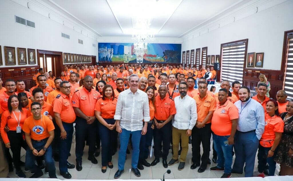 Voluntarios de la Defensa Civil