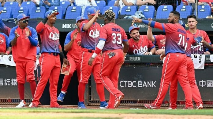 La selecciones de Cuba y Japón se impusieron con autoriadad, mientras República Checa dio la segunda sorpresa del torneo.