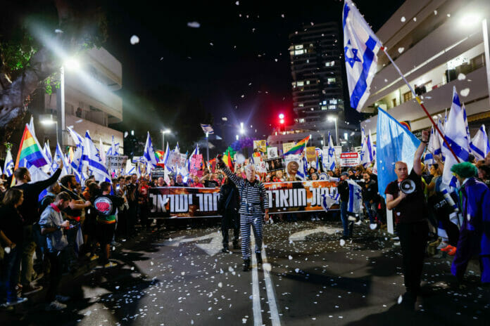 Manifestantes en Tel Aviv piden ayuda a EEUU para 