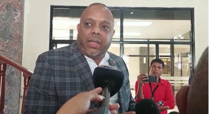 Diputado Luis Henrríquez pide destitución del director de la Policía Nacional