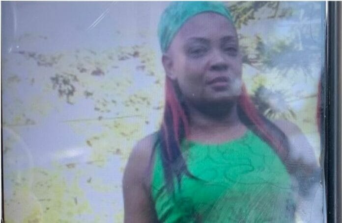 Entre dolor y llanto, familiares de mujer decapitada por expareja esperan Inacif entregue cuerpo