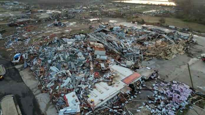 Tornado en Estados Unidos deja al menos 25 muertos