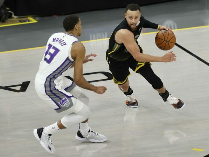 NBA: Curry da un respiro a los Warriors en su partido sin Green