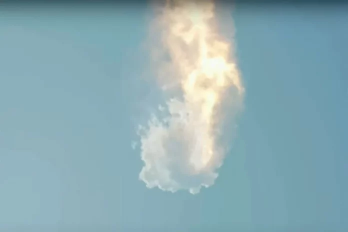 Cohete de Elon Musk explota minutos después de ser despegado