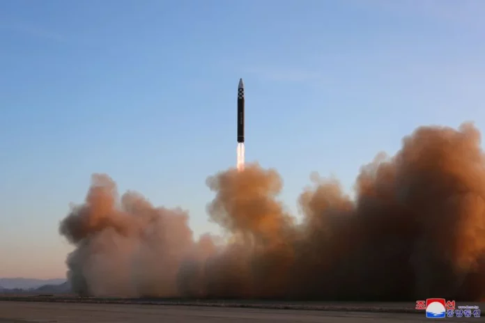Tensión Mundial: Corea del Norte lanza un misil balístico al mar de Japón