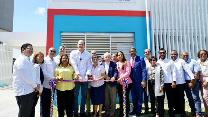 PROMESE/CAL inaugura dos Farmacias del Pueblo en Sabana Perdida y Capotillo