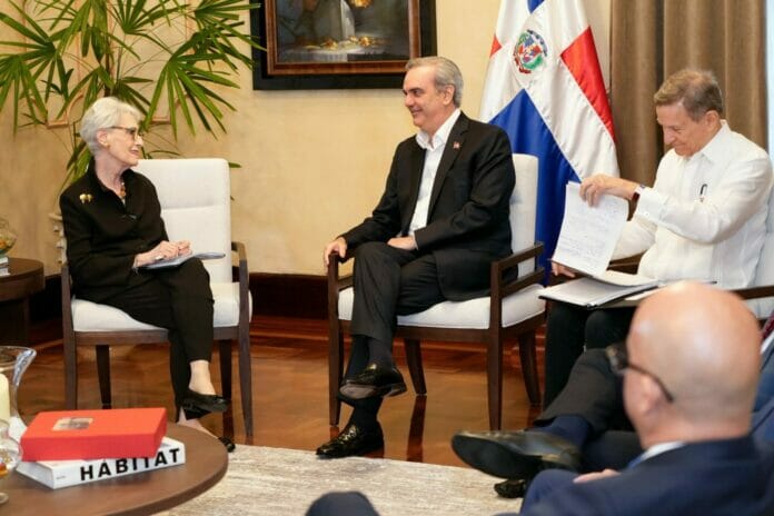 Subsecretaria de Estado de EE.UU. se reúne con funcionarios dominicanos