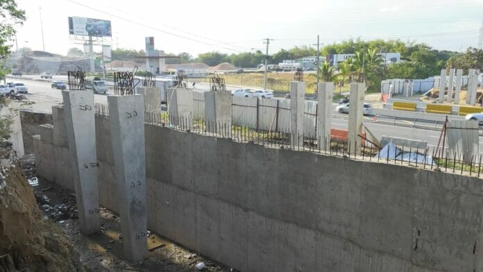 Llaman a autoridades continuar construcción de puente en Haina
