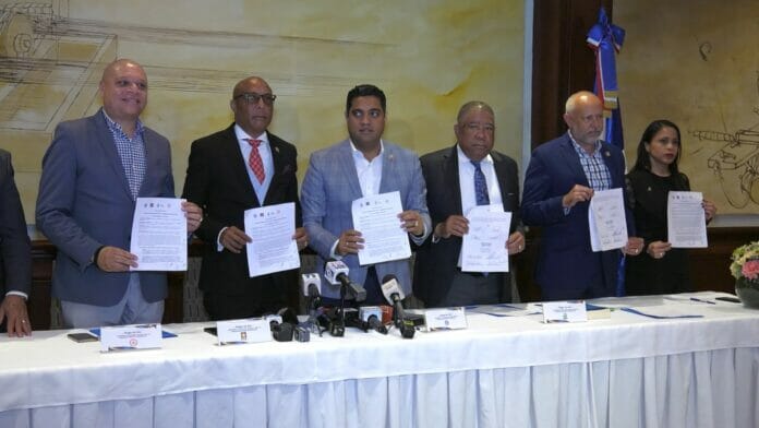 Partidos políticos ratifican acuerdo para respetar “regla de oro”