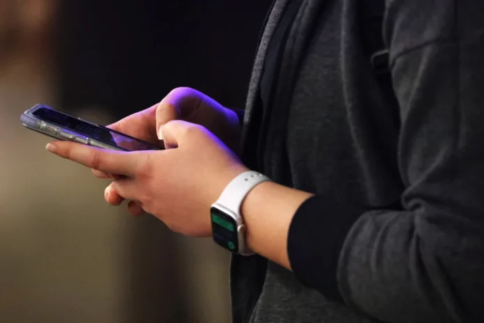 Brasil, Argentina y Colombia, entre los países que pasan más tiempo en el celular