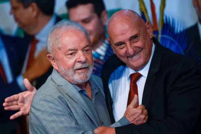 La renuncia de un ministro clave de Lula pone en riesgo el equilibrio político del Gobierno de Brasil