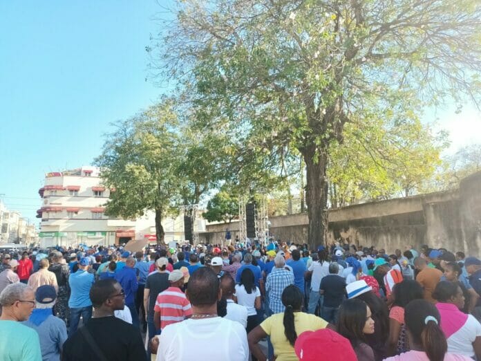 Realizan manifestación frente al Parque Independencia en apoyo al Ministerio Público