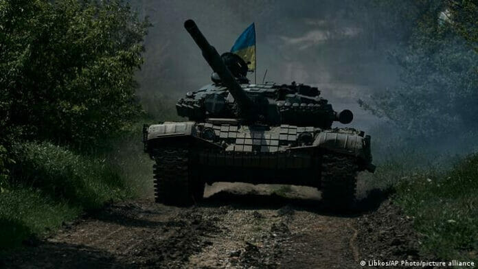 Ucrania y Rusia se atribuyen avances en Bajmut