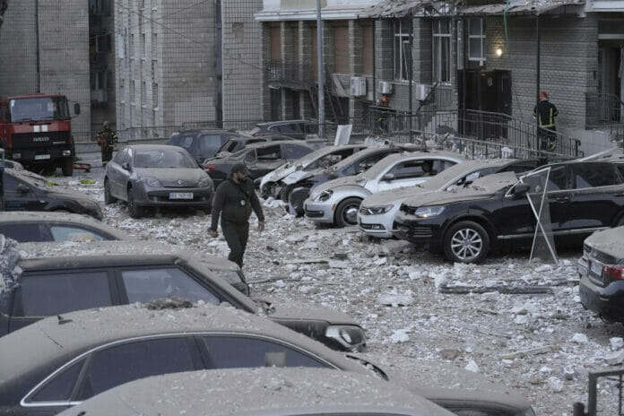 Kiev bombardeada de madrugada y Moscú reporta ataque con drones