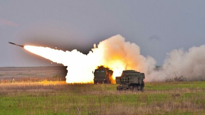 Ucrania dice haber repelido el mayor ataque con misiles contra Kiev