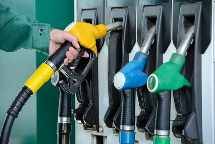 Gobierno baja precio a los combustibles; GLP RD$2 y congela gasolinas