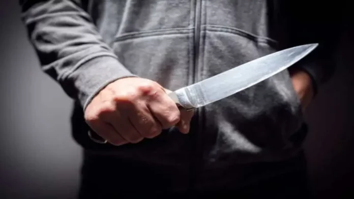 SFM: Comunitarios lanzan de un tercer piso a hombre que hirió a expareja de 8 estocadas