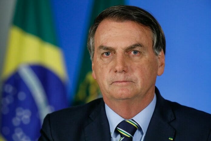 Policía brasileña allana vivienda de Bolsonaro e incauta su celular