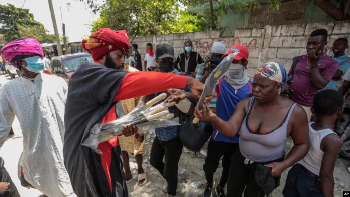 Haití: presuntos pandilleros emboscan a policías y matan a un agente