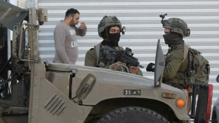 El Ejército israelí mata a tres palestinos en una redada