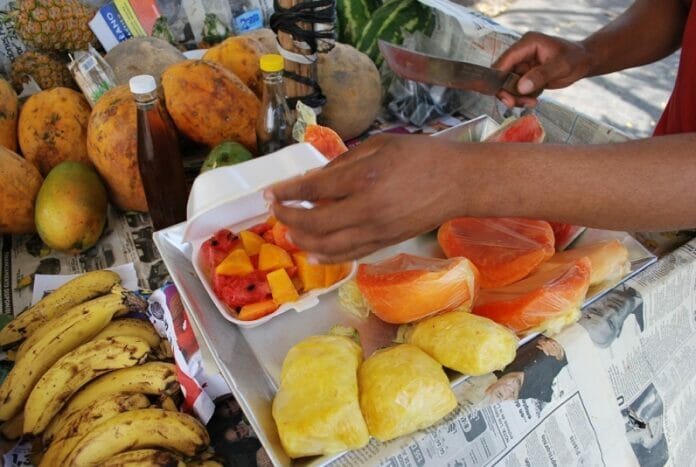 Brigada de Defensa de Espacios Públicos hiere vendedor de frutas