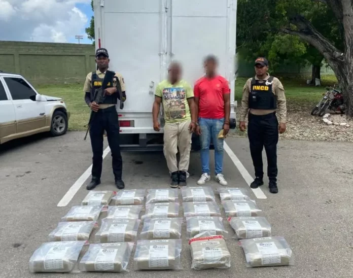 Arrestan dos con 200 libras presumiblemente marihuana en Barahona
