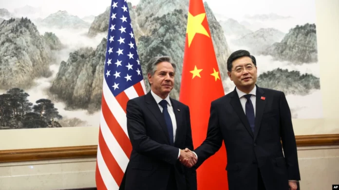 Blinken se reúne con funcionarios en Beijing para relajar tensiones entre EEUU y China
