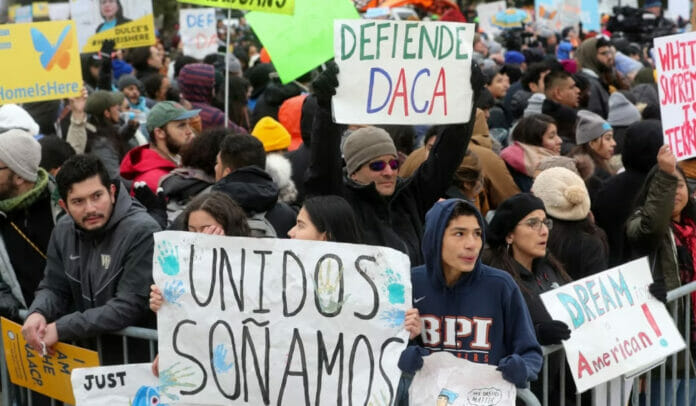 Programa DACA cumple 11 años de establecido en medio de la turbulencia legal