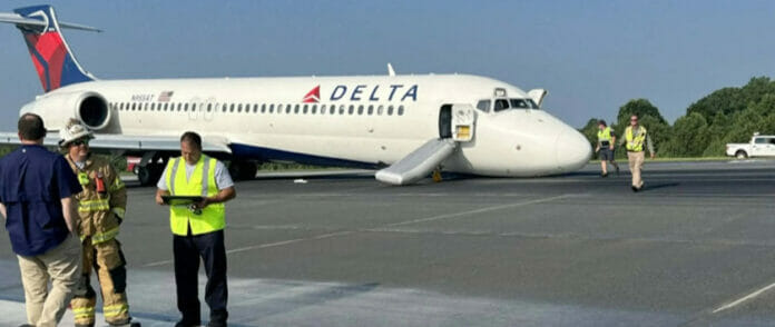 Avión de Delta aterriza sin el tren delantero en Carolina del Norte