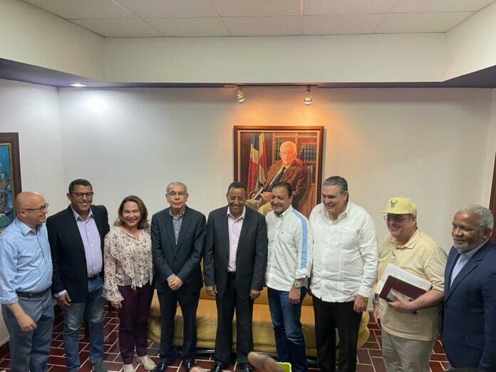 PLD juramenta a Sergio Cedeño y anuncia aspiraciones a la alcaldía de SPM