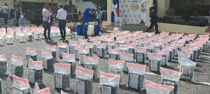 DNCD decomisa 1,377 paquetes de cocaína en costas de Peravia y Santo Domingo