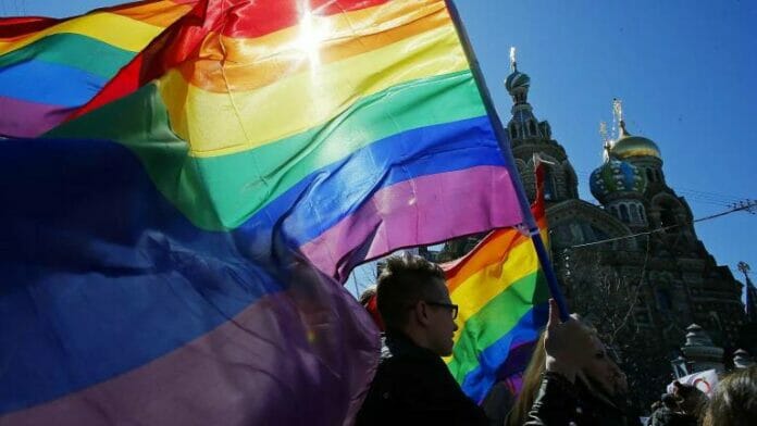 Rusia: Diputados buscan prohibir operaciones de cambio de sexo