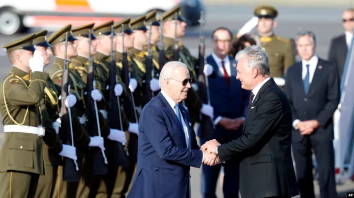 Biden da bienvenida a aceptación de Suecia en la OTAN al comienzo de cumbre