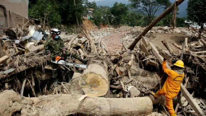 26 muertos y 6 desaparecidos tras avalancha en Colombia 