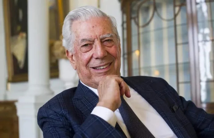 Vargas Llosa recibe el alta hospitalaria tras sufrir covid-19