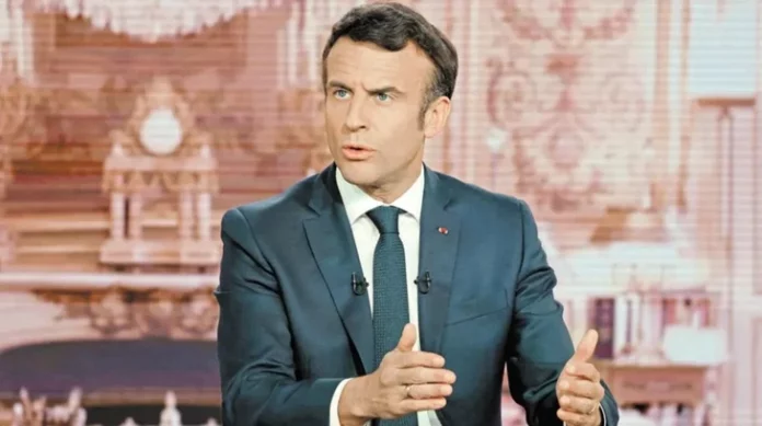 Macron cambia a ocho ministros y elige perfiles más políticos para Educación y Sanidad