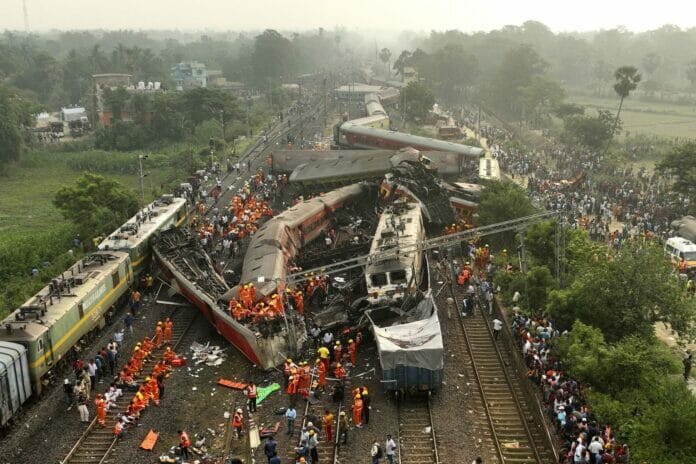 Error en el cableado causó e accidente de tren con 288 muertos en la India