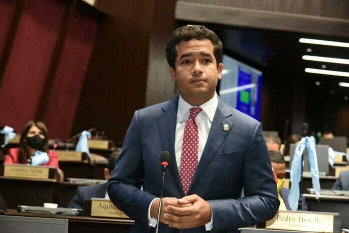 AOmar Fernández es dado de alta tras cuadro de gastroenteritis agudo