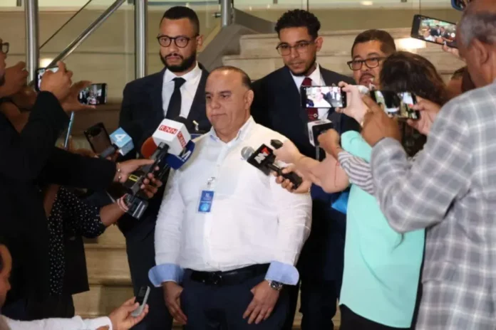 Comunicadores y “Micky” López llegan a un acuerdo amigable tras amenazas