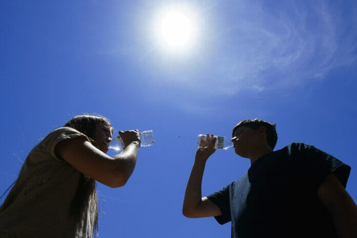 ¡Hidrátese bien! Seguirán las temperaturas calurosas