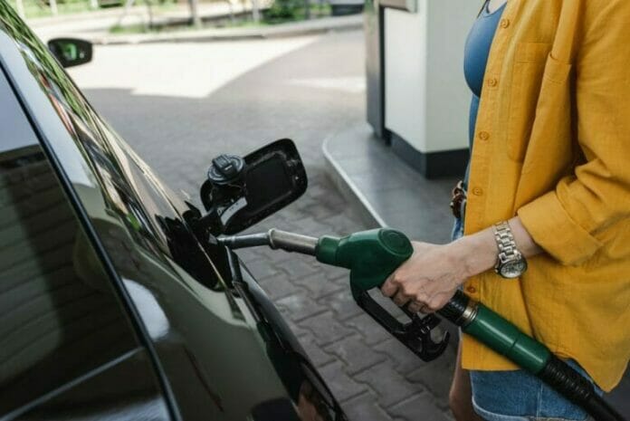 Mantienen estables precios de combustible pese a alzas en Mercado Internacional