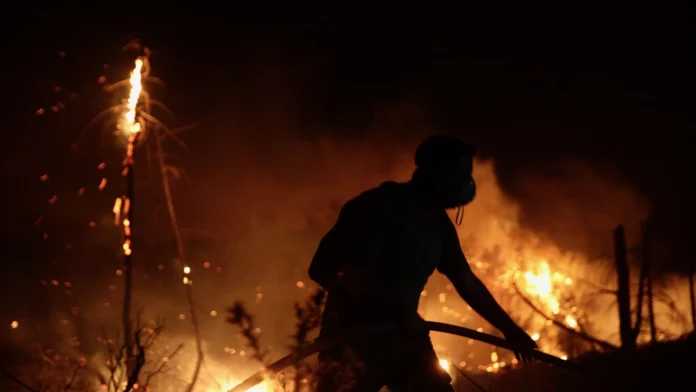 Grecia | Los incendios en Rodas, Corfú y Eubea siguen fuera de control