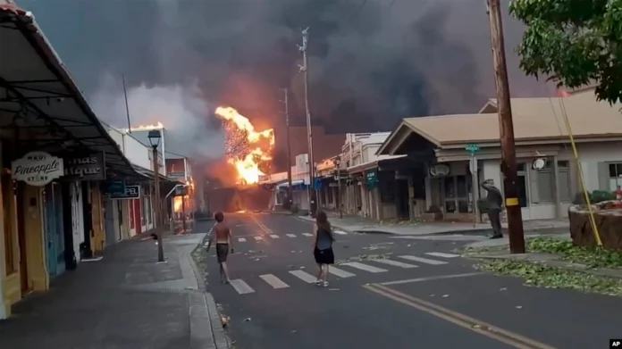 Al menos 36 muertos en Maui mientras incendios arrasan Hawái y miles corren para escapar