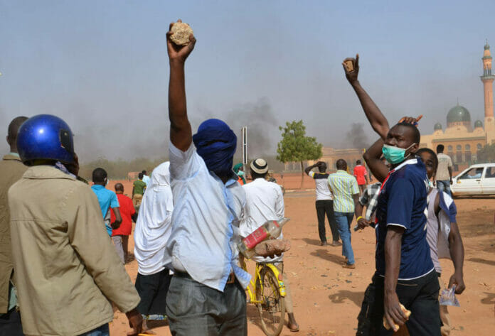 Junta militar en Níger juzgará al presidente derrocado por alta traición