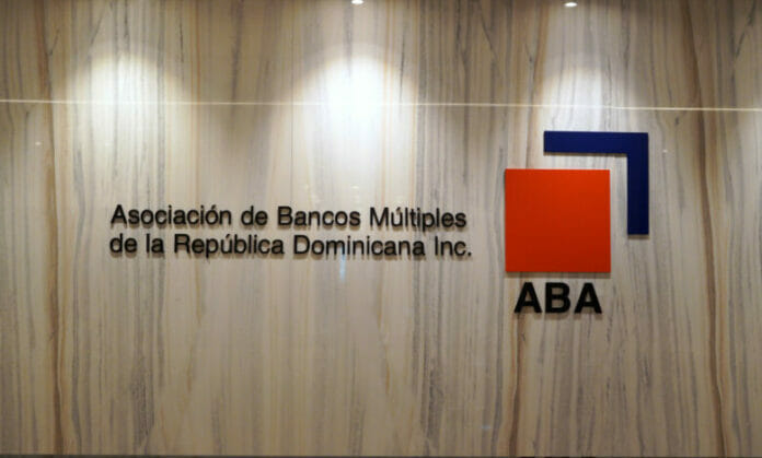 ABA informa variaciones en horarios de bancos múltiples por tormenta Franklin