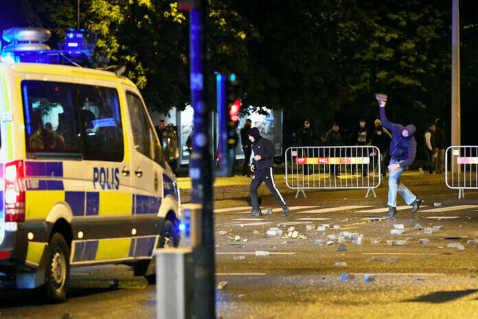 Decenas de heridos y detenidos por disturbios durante festival en Suecia