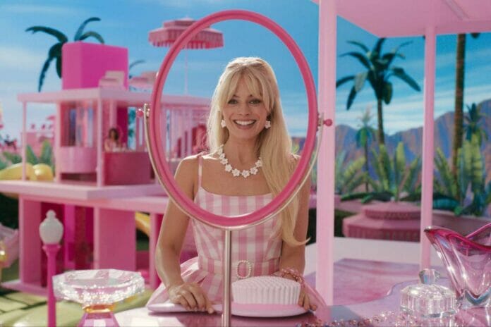 Barbie se convierte en la película más taquillera de WB