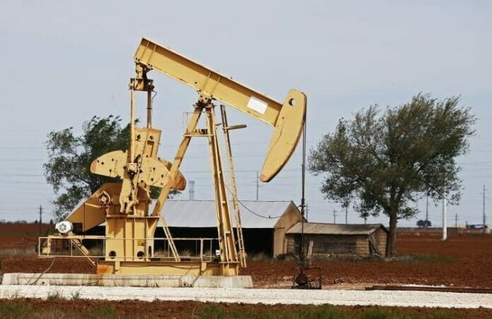 Petróleo de Texas baja 1,84 %, hasta 80,99 dólares el barril