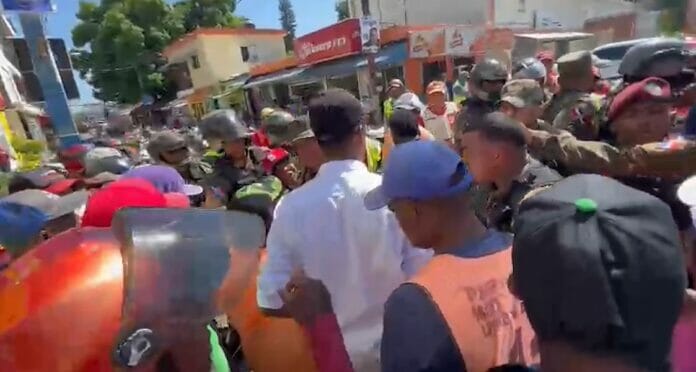 ¡Tensión en la Frontera! Motoconcho retenido provoca enfrentamiento con militares